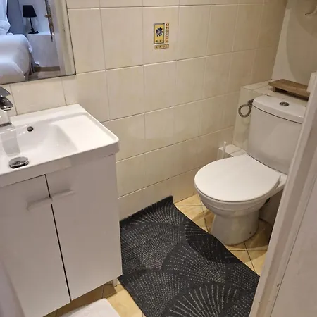 Large Two Floor, Updated On Charming St * Parigi